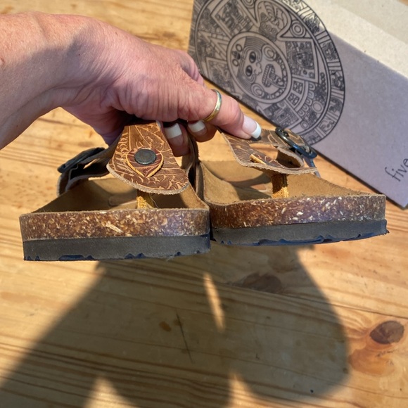 🎉 NEW‼️ SUNDANCE FIVE WORLDS SOFIA SANDALS‼️ - Picture 8 of 16